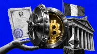 Caveau digitale di una banca italiana che custodisce un simbolo Bitcoin luminoso, tra colonne istituzionali e bandiera italiana, in stile collage editoriale blu.