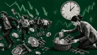 Figura solitaria che raccoglie monete lucide controcorrente rispetto a una folla in fuga, sotto un grande orologio che segna una scadenza.