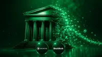 Monumentale edificio istituzionale 3D lucido che si trasforma su un lato in blocchi-token digitali luminosi, la tokenizzazione degli asset del mondo reale.