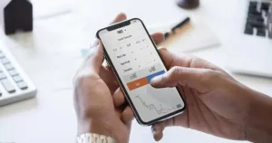 Investire in criptovalute con i tassi che salgono: perché Bitcoin corre controcorrente