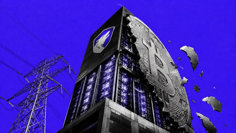 Colossale torre di data center con rack luminosi alimentata da un enorme traliccio elettrico, mentre una facciata a moneta bitcoin si stacca rivelando i server.